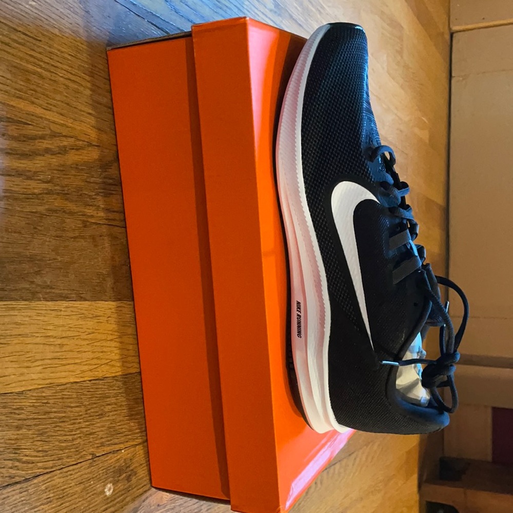 Nike Downshifter 9 - black never worn